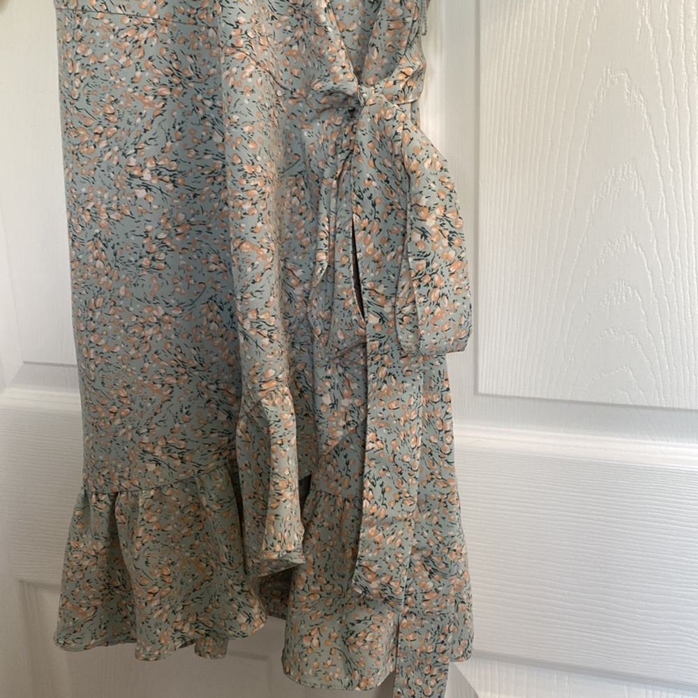 Dress - Picture 4 of 4